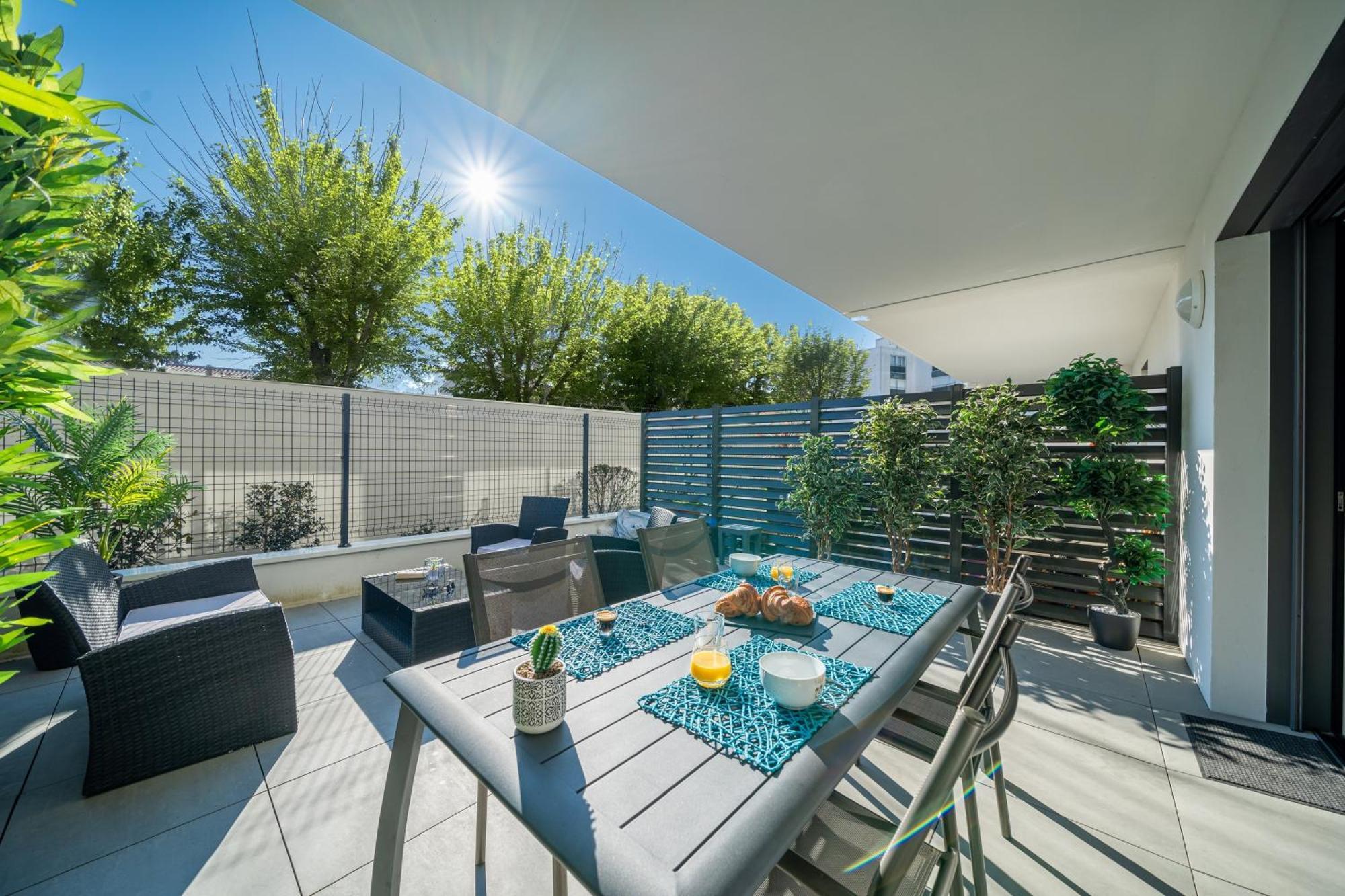 Apartment La Pepite - Appt En Hypercentre Au Calme, Terrasse Et Garage - Res Meyer Royan